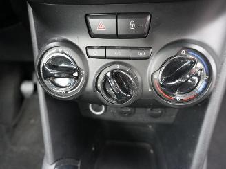 Peugeot 208 1.0 VTi picture 6