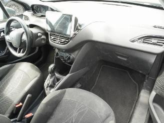 Peugeot 208 1.2 Vti picture 10