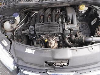 Peugeot 208 1.2 Vti picture 8