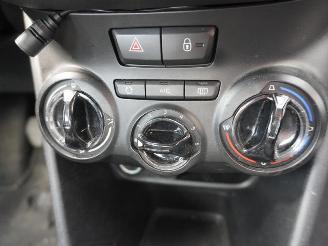 Peugeot 208 1.2 Vti picture 11