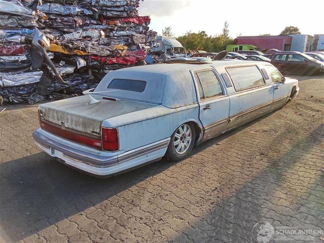 Lincoln Town Car 4.9