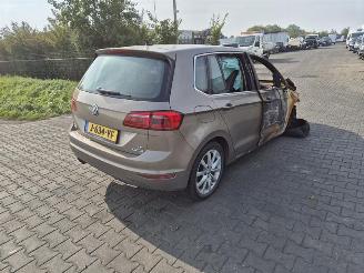 disassembly passenger cars Volkswagen Golf  2014/11