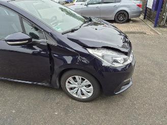 Peugeot 208 1.2 12V picture 5