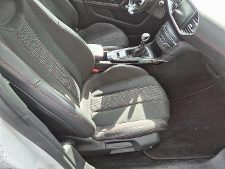 Peugeot 308 1.2 12V picture 8