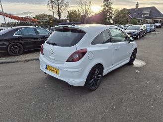 Schadeauto Opel Corsa 1.4 16V 2011/3