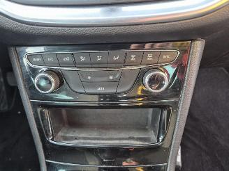 Opel Astra SPORTS TOURER+ 1.2 Turbo picture 6