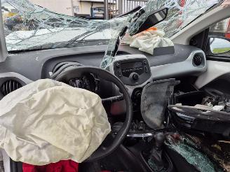 Peugeot 108 1.0 12v picture 5