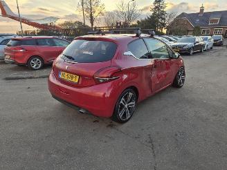 damaged passenger cars Peugeot 208 1.2  12v 2014/12