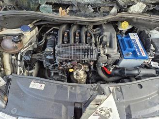 Peugeot 2008 1.2 12v picture 5