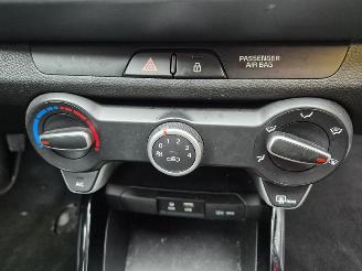 Kia Stonic 1.0i-T-GDi picture 9