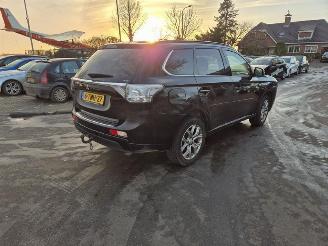 Unfallwagen Mitsubishi Outlander 2.0 16v PHEV 4x4 2014/3