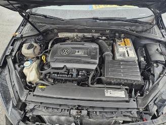 Volkswagen Golf 2.0 R 4Motion picture 9