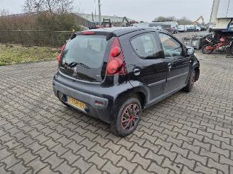 Salvage car Peugeot 107 1.0 12v 2014/4