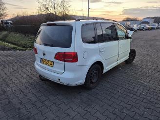 Salvage car Volkswagen Touran 1.2 TSi 2011/9