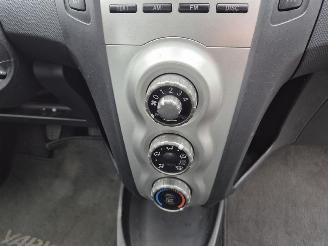 Toyota Yaris 1.0 12v picture 6