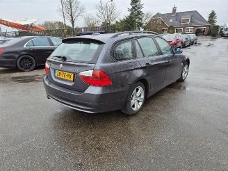 krockskadad bil auto BMW 3-serie 320i Touring 2006/8