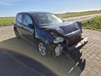 Volkswagen Golf 1.6 FSi picture 4