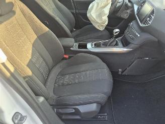 Peugeot 308 SW 1.2 12v picture 9