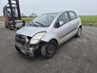 Toyota Yaris 1.3 picture 3