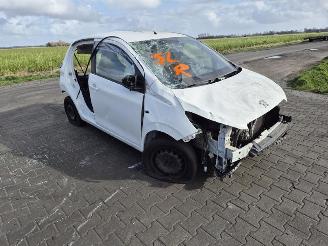 Peugeot 108 1.0 picture 4