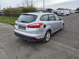 Salvage car Ford Focus Wagon 2.0 TDci 2011/1