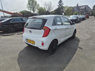 Unfallwagen Kia Picanto 1.0 12v 2014/11