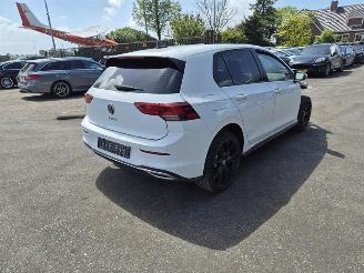 krockskadad bil auto Volkswagen Golf GTE 2021/2