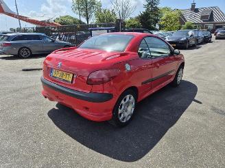 krockskadad bil auto Peugeot 206 CC 1.6 2002/3