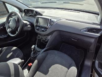Peugeot 208 1.2 Vti picture 9