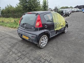 Démontage voiture Peugeot 107 1.0 2010/3