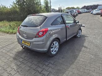 Coche siniestrado Opel Corsa 1.4 16v 2014/10
