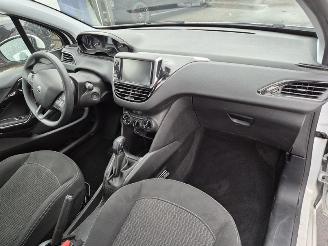 Peugeot 208 1.2 Vti picture 8