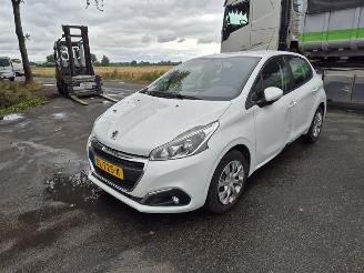 Peugeot 208 1.2 Vti picture 3