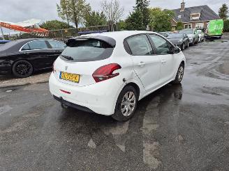 krockskadad bil auto Peugeot 208 1.2 Vti 2018/4