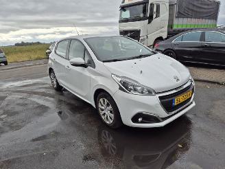 Peugeot 208 1.2 Vti picture 4