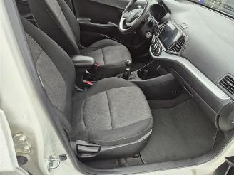 Kia Picanto 1.0 12v picture 8