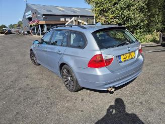 BMW 3-serie 318d Touring picture 2