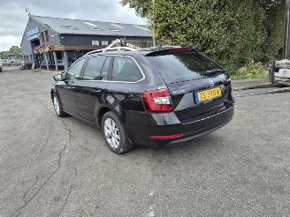 Skoda Octavia Combi 1.6 TDi picture 2