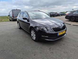 Skoda Octavia Combi 1.6 TDi picture 4