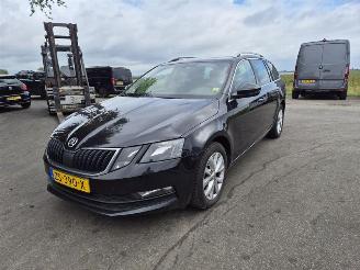 Skoda Octavia Combi 1.6 TDi picture 3