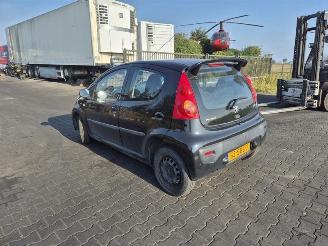 Peugeot 107 1.0 12v picture 2