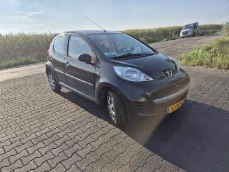 Peugeot 107 1.0 12v picture 4