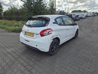 Autoverwertung Peugeot 208 1.2 Vti 2012/8