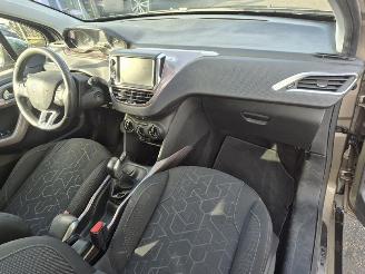 Peugeot 2008 1.2 12v picture 6