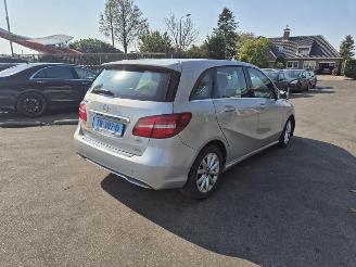 krockskadad bil auto Mercedes B-klasse B 180 CDi 2018/6