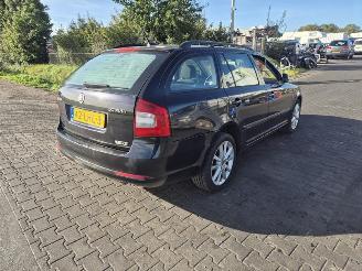 Vrakbiler auto Skoda Octavia Combi 1.2 TSi 2010/4