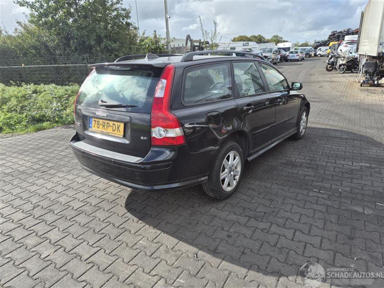 Volvo V-50 2.4