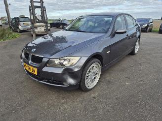 BMW 3-serie 320i picture 3