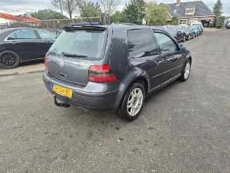 Vaurioauto  passenger cars Volkswagen Golf 1.6 16v 2000/11