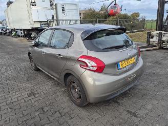 Peugeot 208 1.0 Vti picture 2